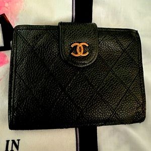 Chanel black caviar compact wallet w gold tone hardware coin fist claps